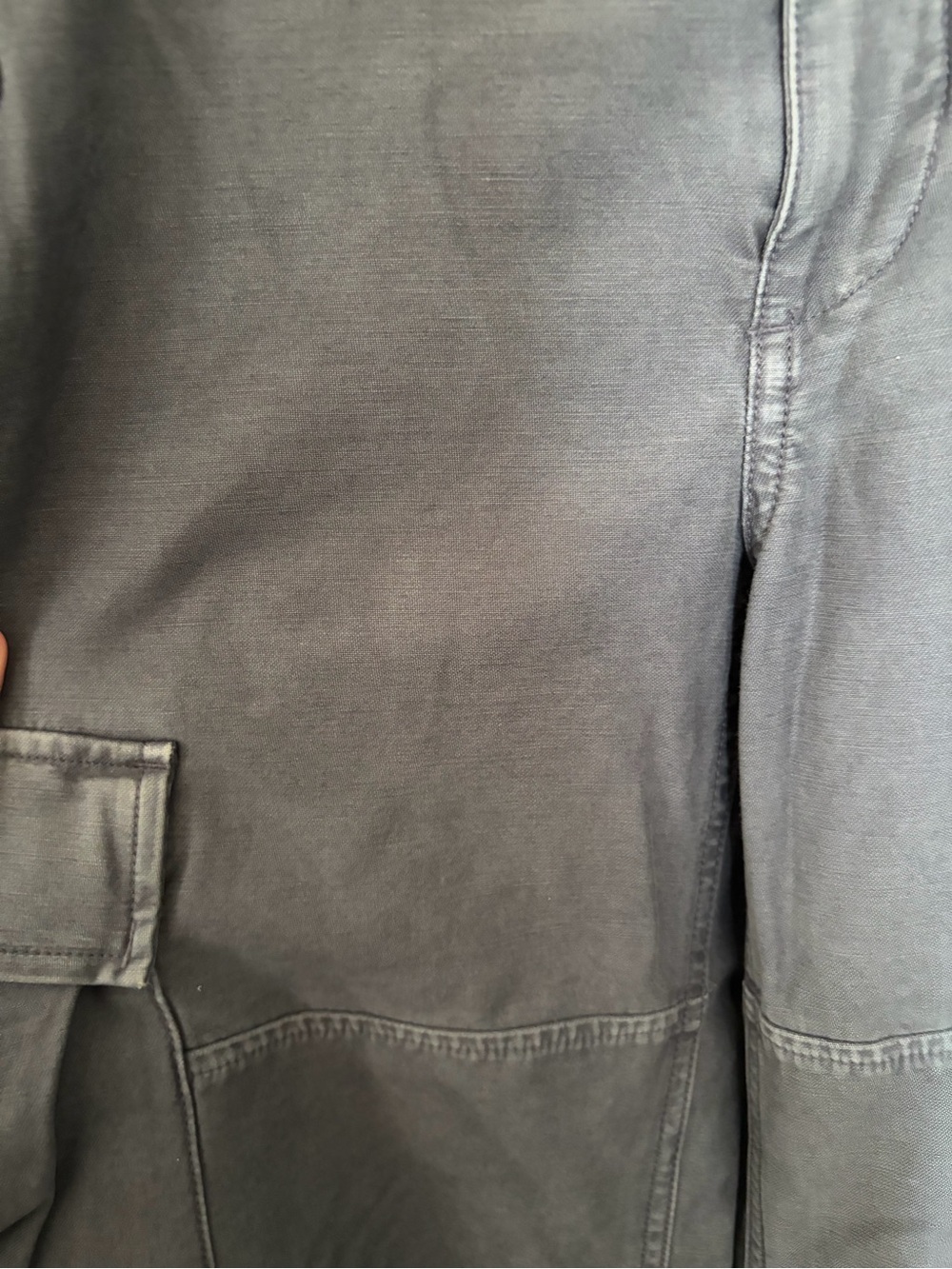 Aritzia TNA - Supply Cargo Pant in Lived-in Coal Grey - 0 - Picture 5 of 15